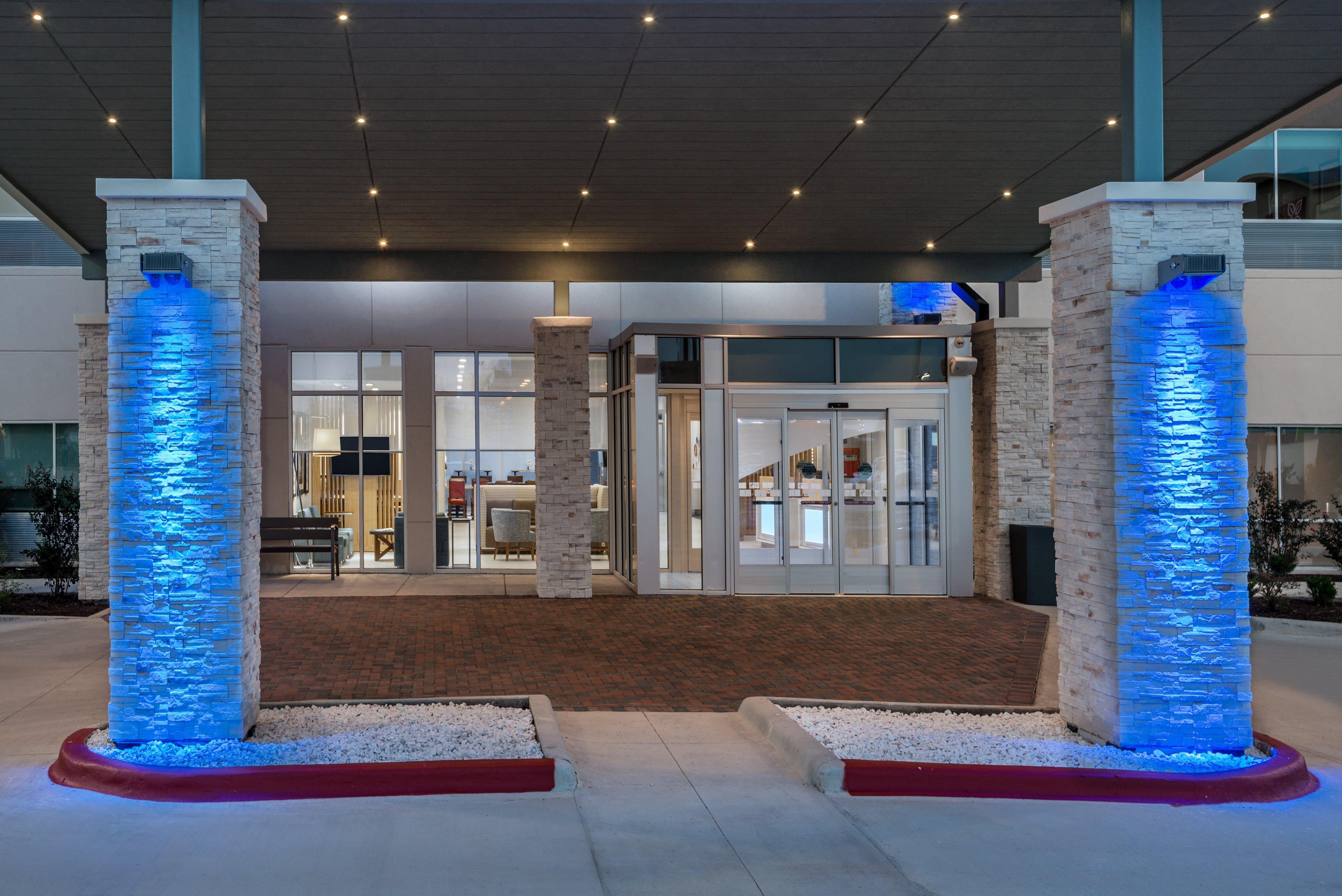 Holiday Inn Express & Suites Bryan - College Station By Ihg Exterior photo