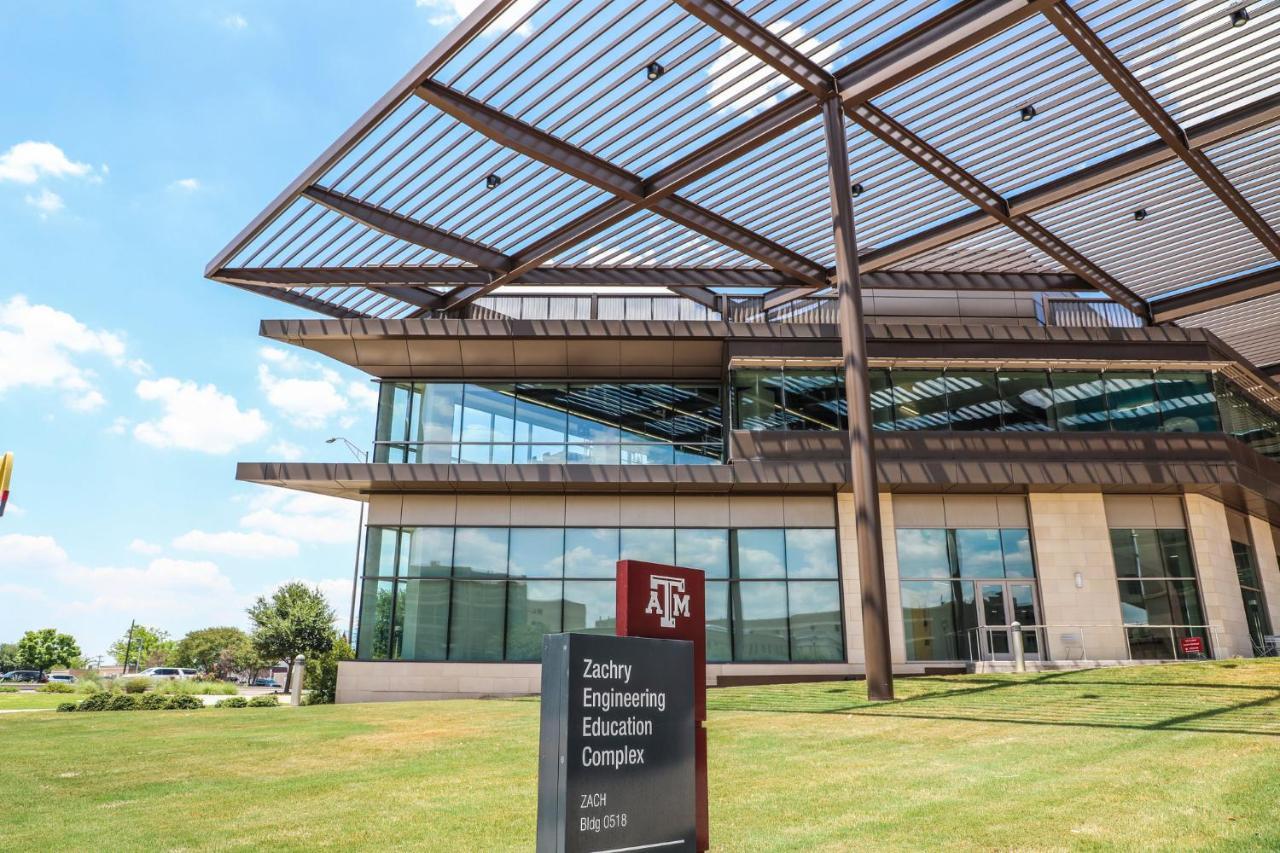 Holiday Inn Express & Suites Bryan - College Station By Ihg Exterior photo