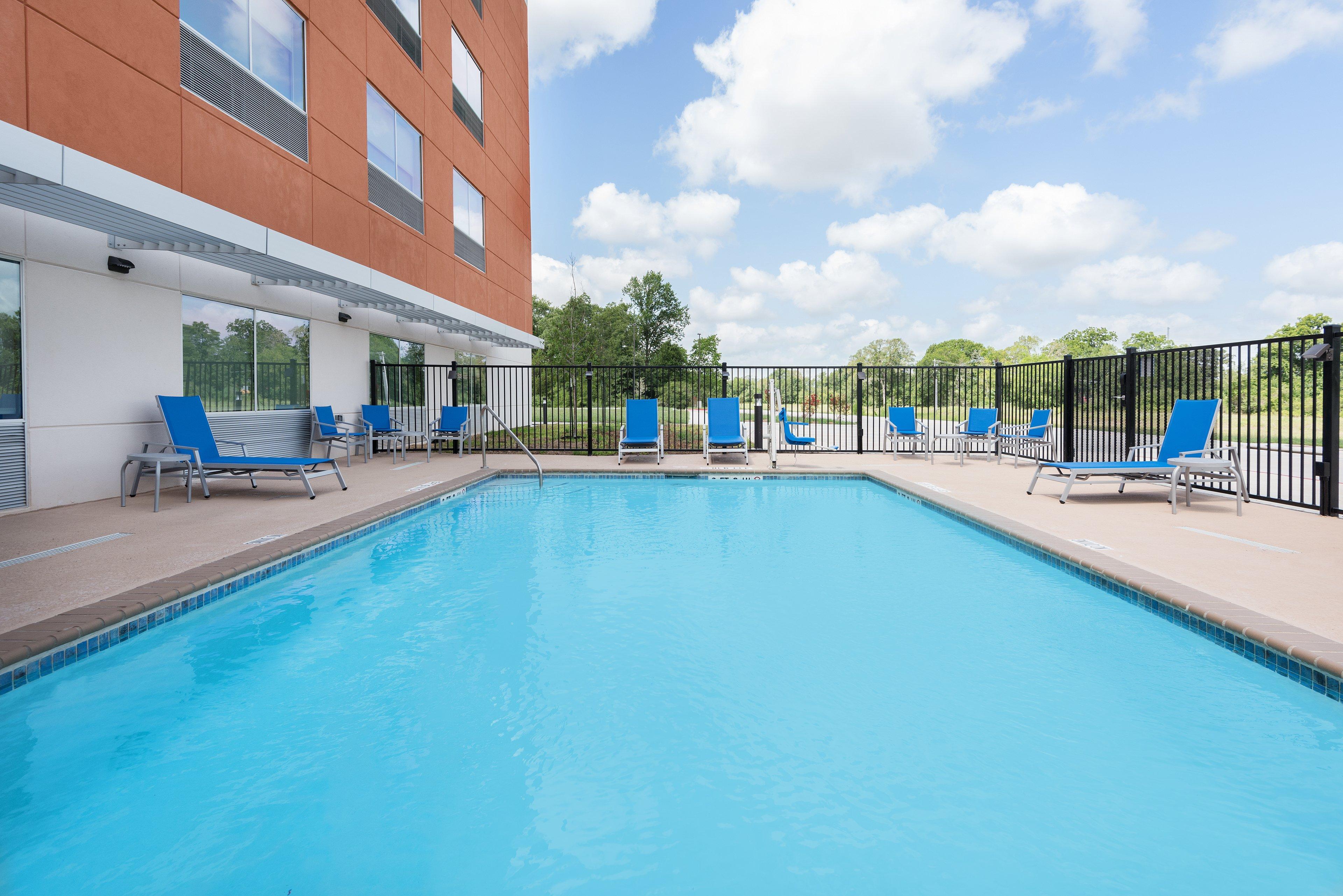 Holiday Inn Express & Suites Bryan - College Station By Ihg Exterior photo